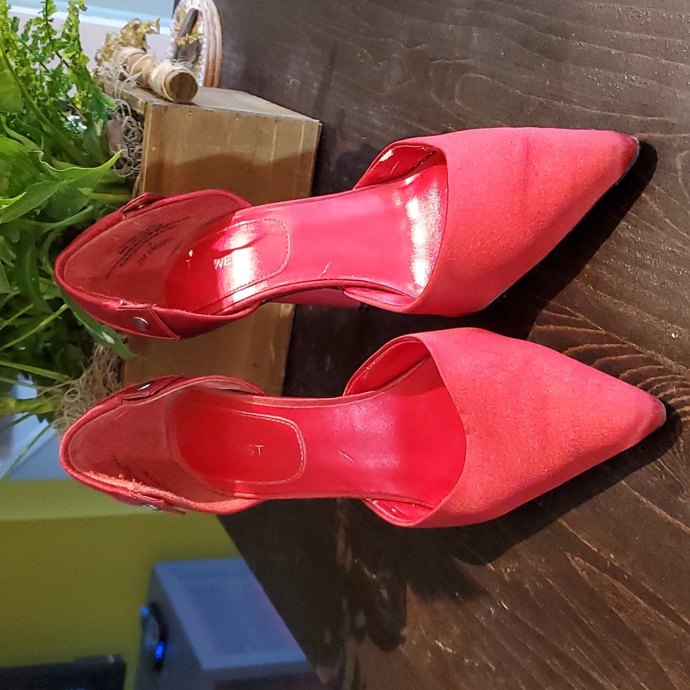 Nine West Red satin shoes with jewelry chain